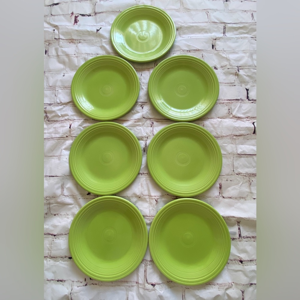 Set of 7 Fiesta Ware Dinner Plates – 10.5” – Chartreuse – Homer Laughlin